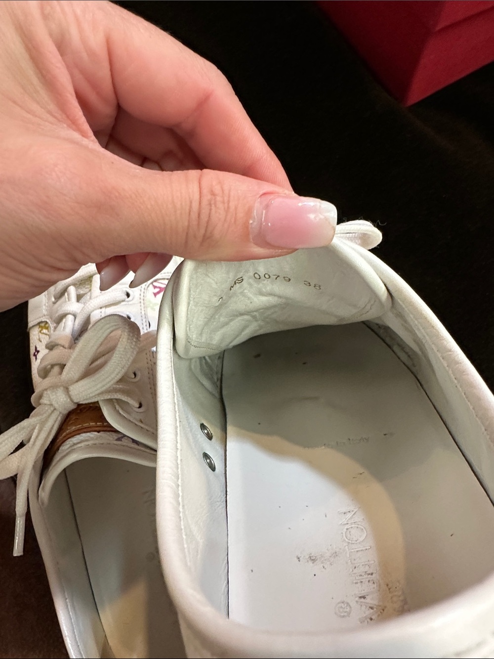 Authentic Louis Vuitton white sneakers with multicolor LV - Picture 7 of 8